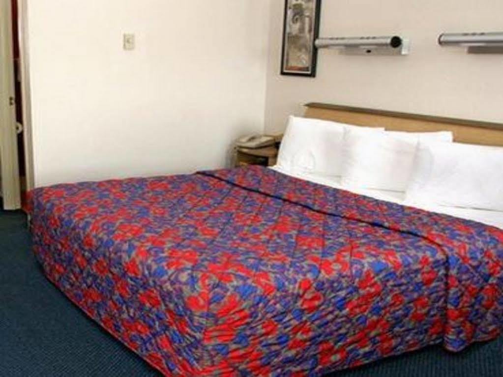 Red Roof Inn Mt Laurel Mount Laurel Εξωτερικό φωτογραφία